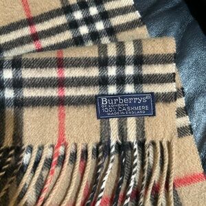 Burberry Black and Camel Handwritten Cashmere Note
